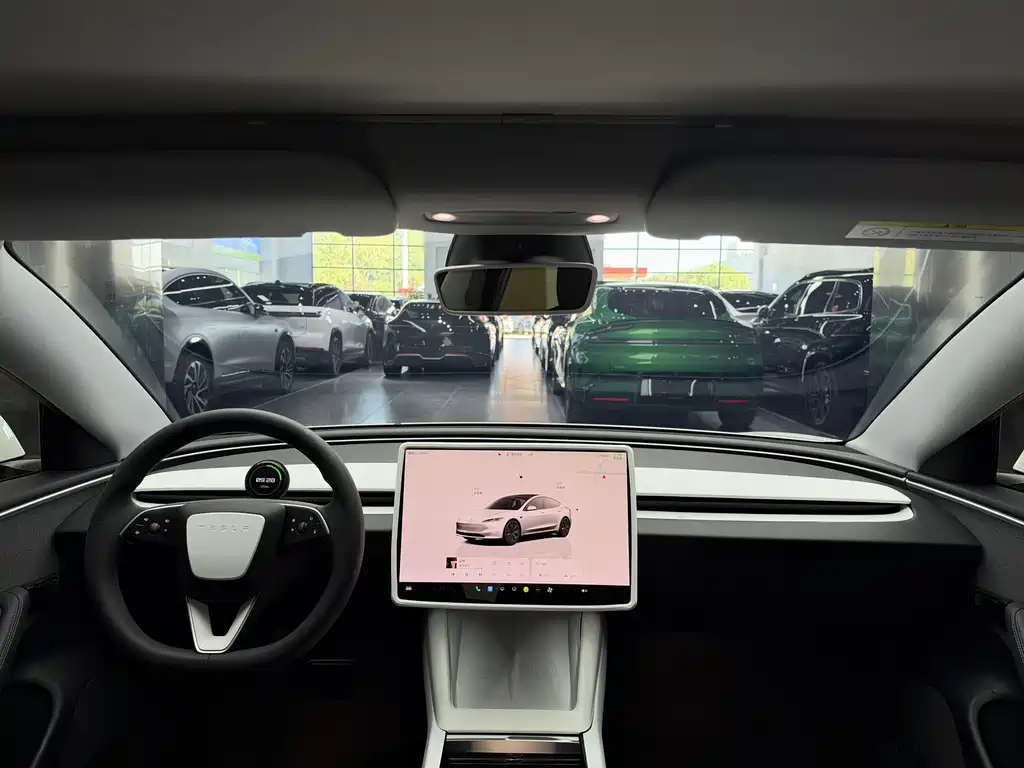 Tesla Model 3 — фото 3