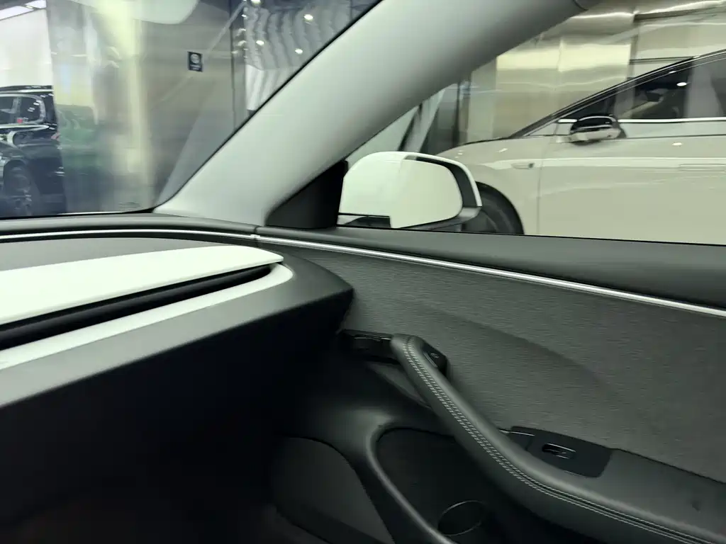 Tesla Model 3 — фото 10