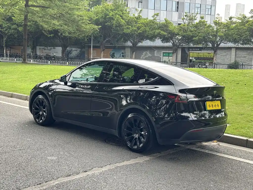 Tesla Model Y — фото 4