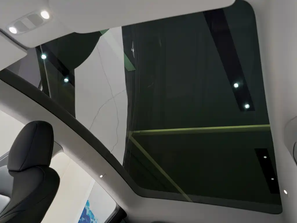 Tesla Model Y — фото 11