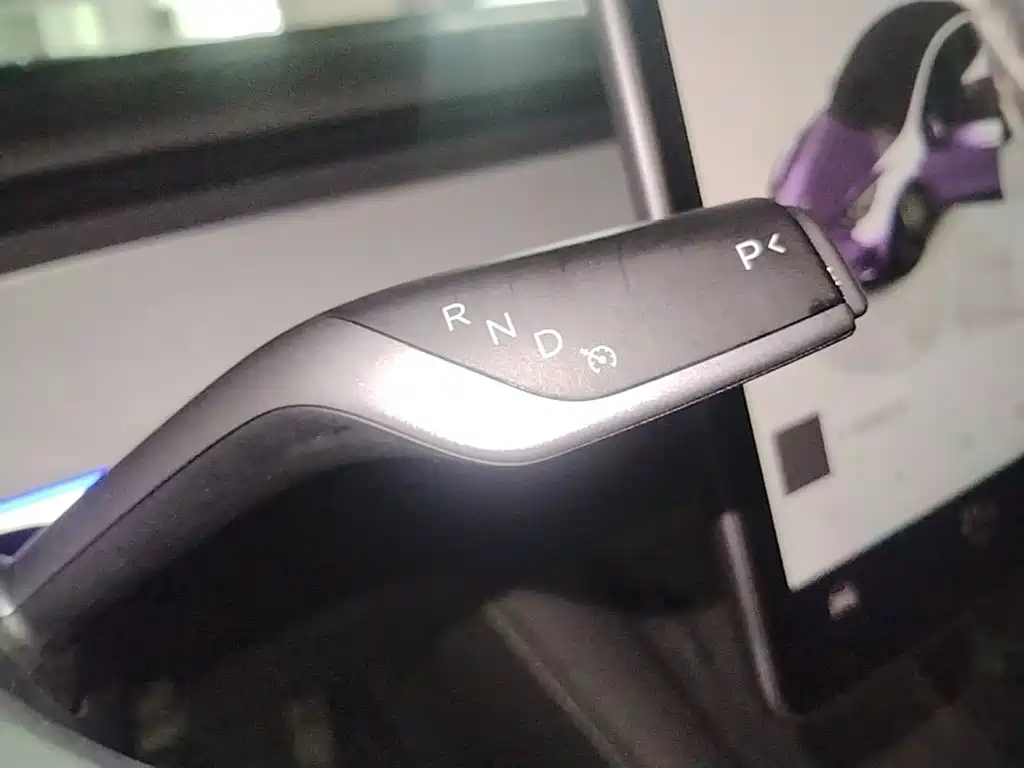 Tesla Model Y — фото 13