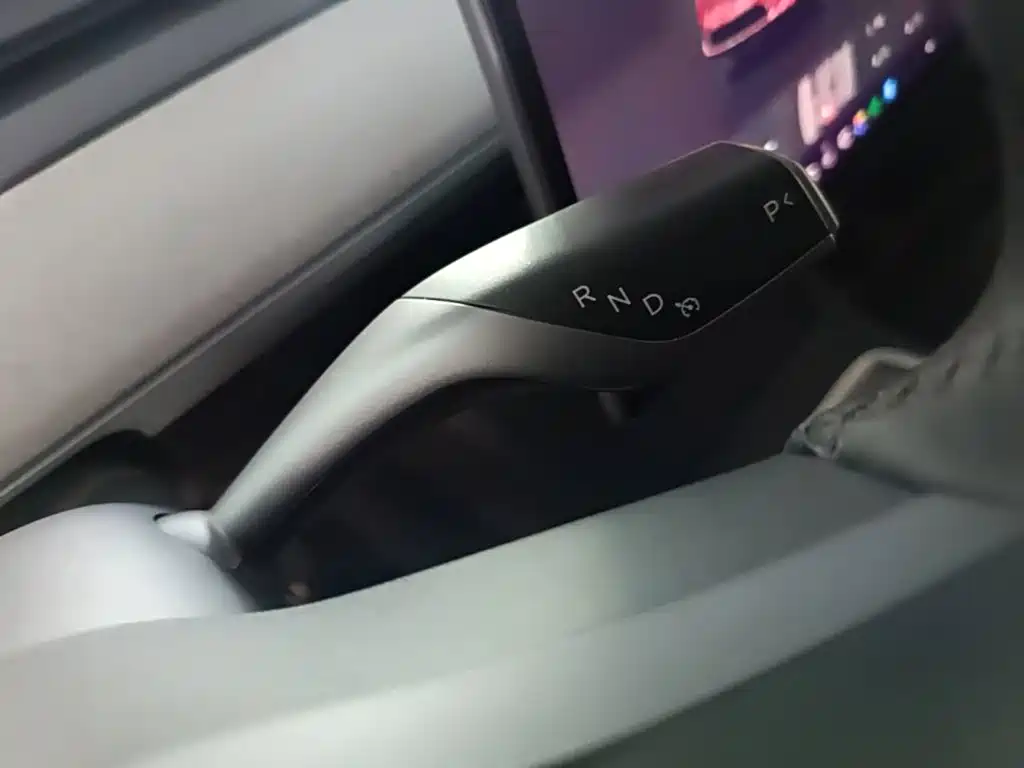 Tesla Model Y — фото 14