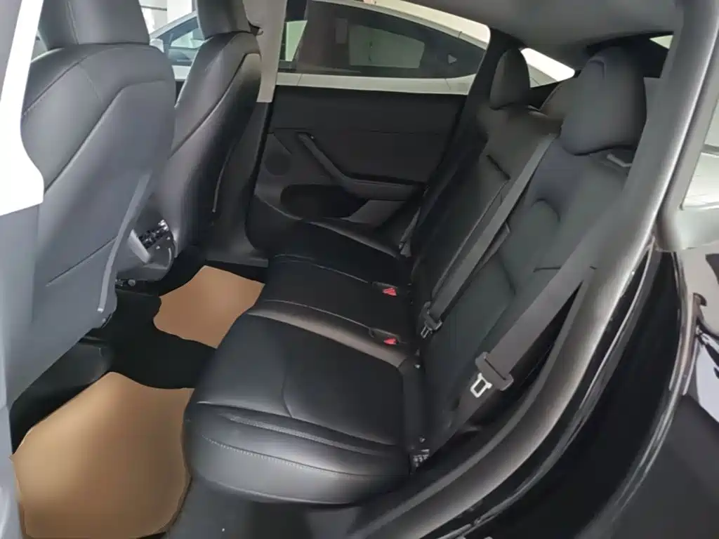 Tesla Model Y — фото 17