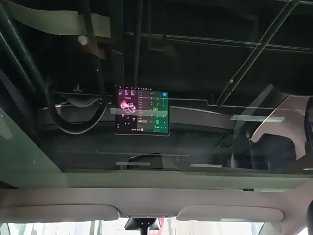 Tesla Model Y — фото 18