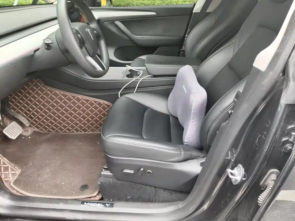 Tesla Model Y — фото 11