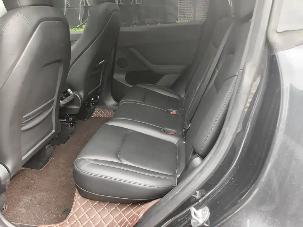 Tesla Model Y — фото 13