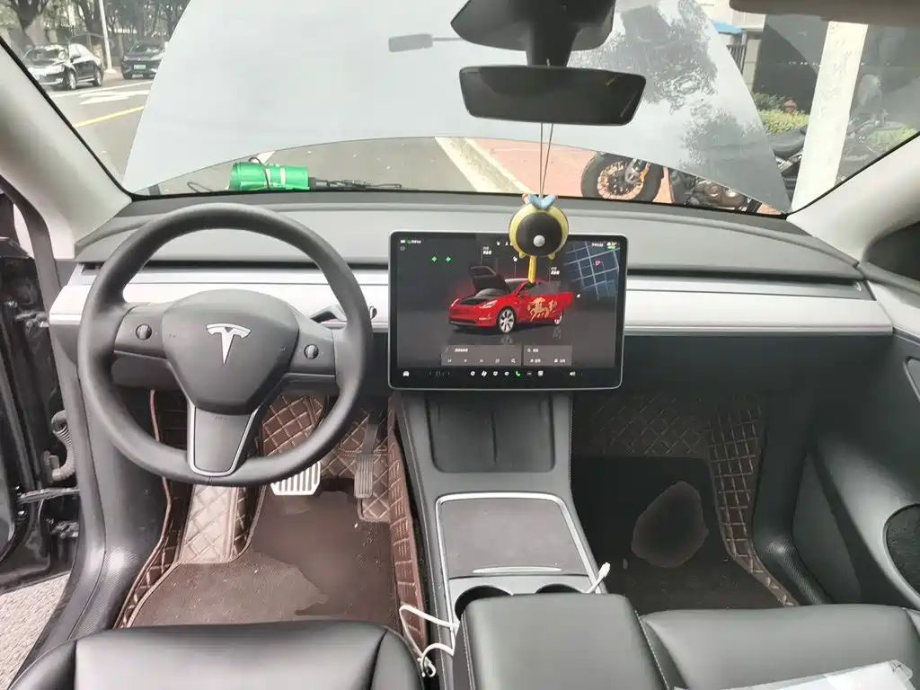 Tesla Model Y — фото 5