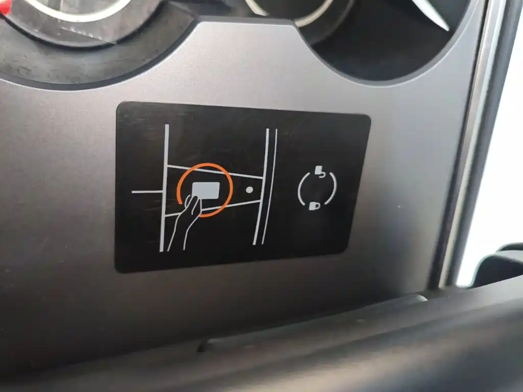 Tesla Model Y — фото 17