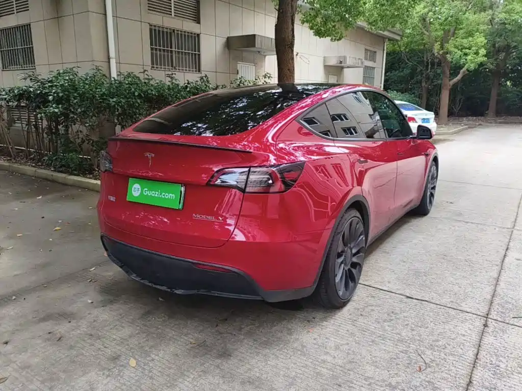 Tesla Model Y — фото 5