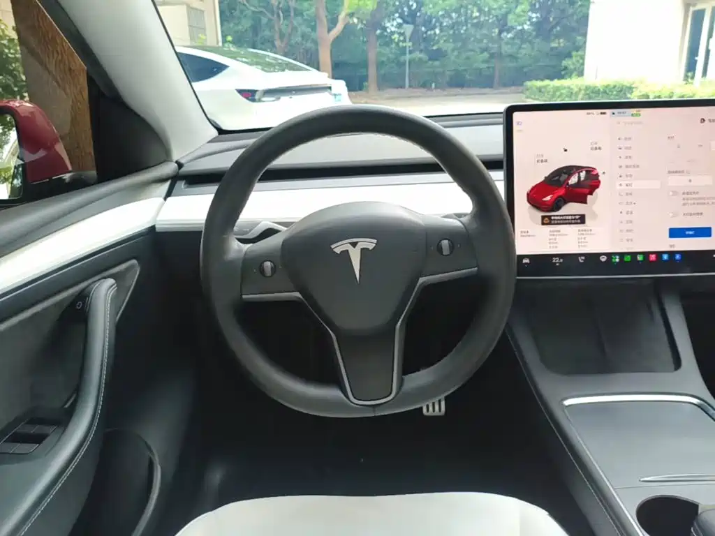 Tesla Model Y — фото 7