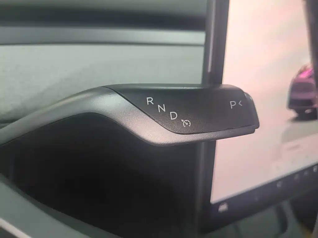 Tesla Model Y — фото 14