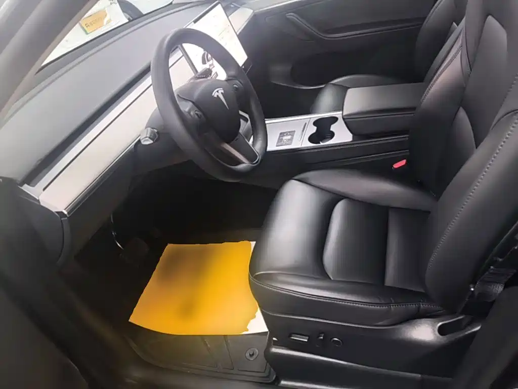 Tesla Model Y — фото 15