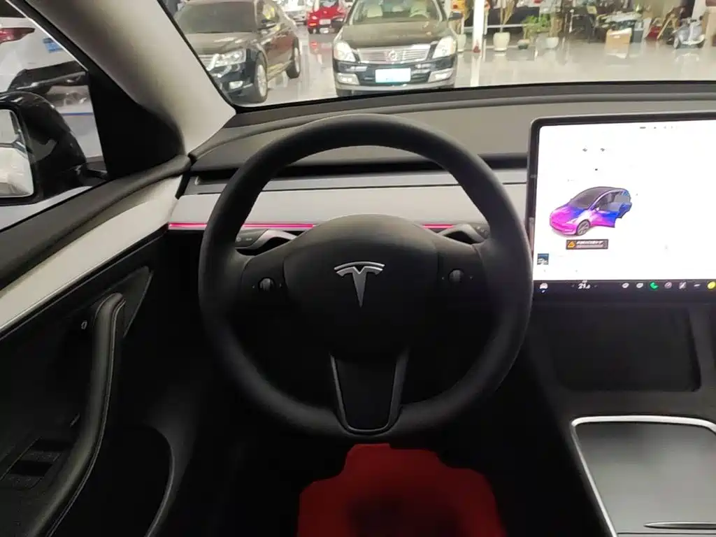 Tesla Model Y — фото 11