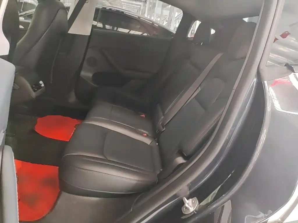 Tesla Model Y — фото 17