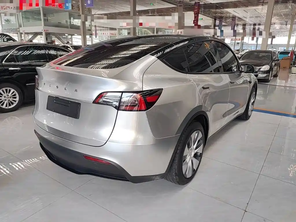 Tesla Model Y — фото 7