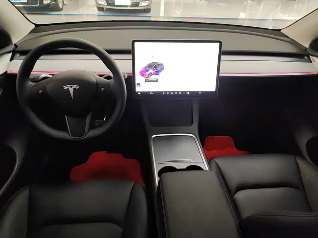 Tesla Model Y — фото 10