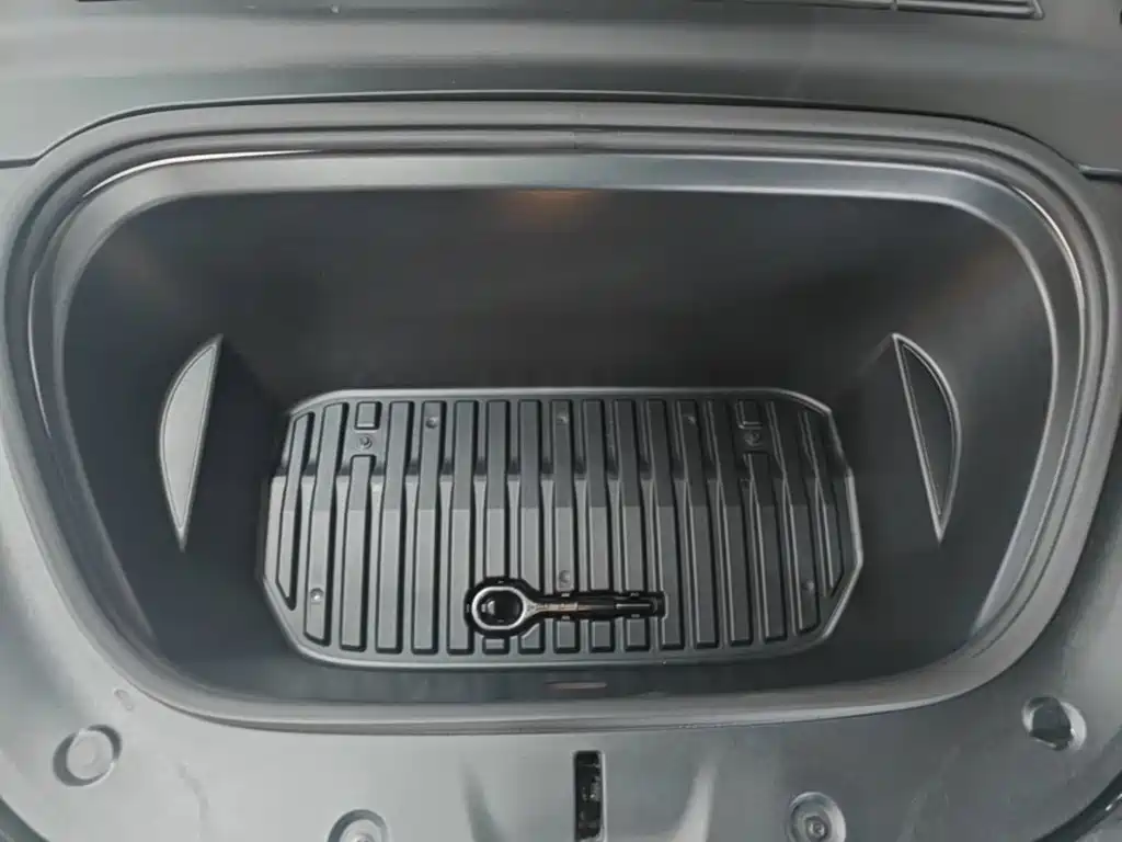 Tesla Model Y — фото 20