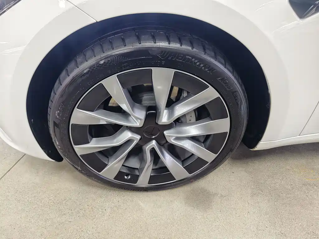 Tesla Model 3 — фото 13