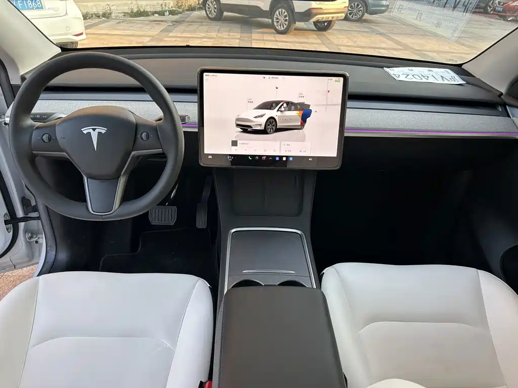 Tesla Model Y — фото 5