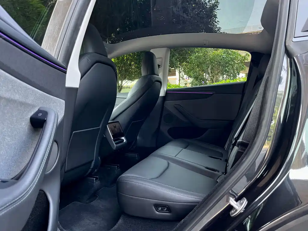 Tesla Model Y — фото 30