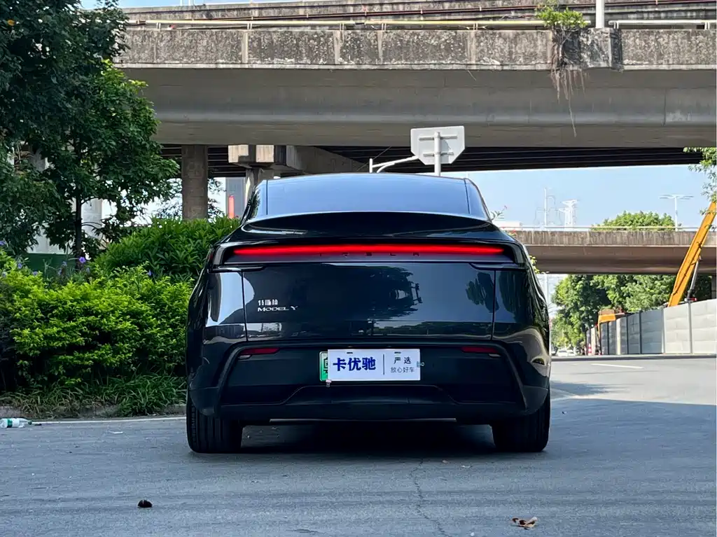 Tesla Model Y — фото 4