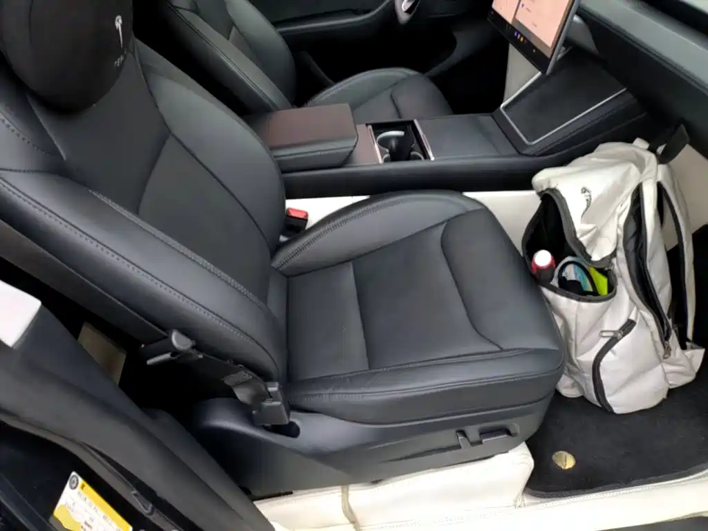 Tesla Model Y — фото 25