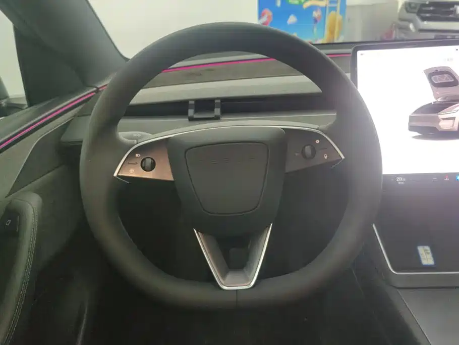 Tesla Model Y — фото 15