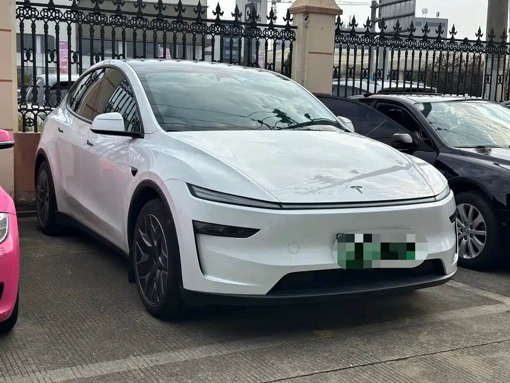 Tesla Model Y L — фото 3