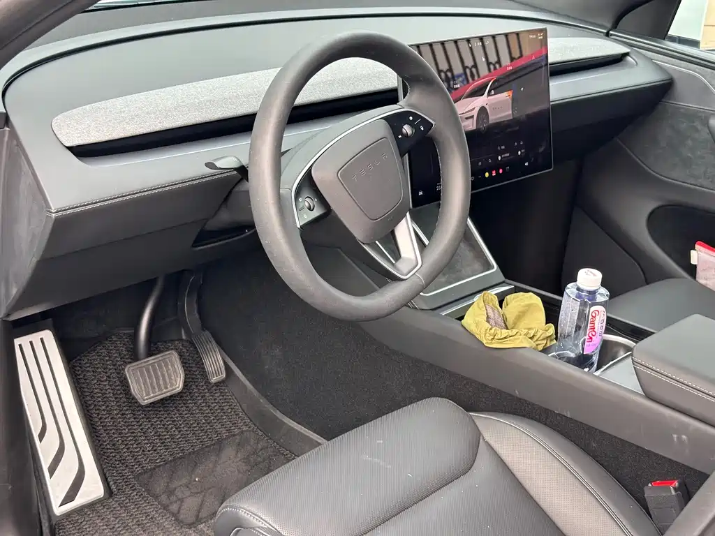 Tesla Model Y L — фото 4