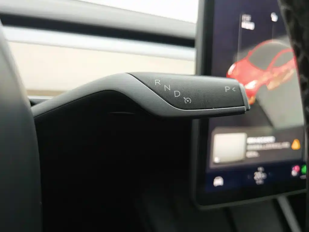 Tesla Model Y — фото 13