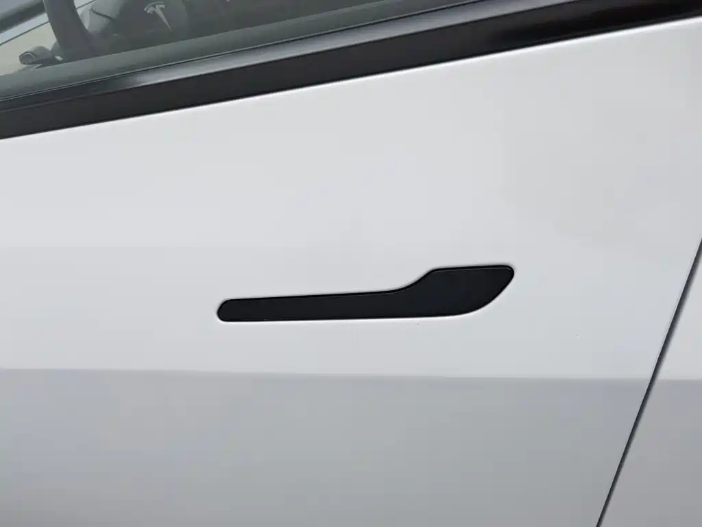 Tesla Model Y — фото 18