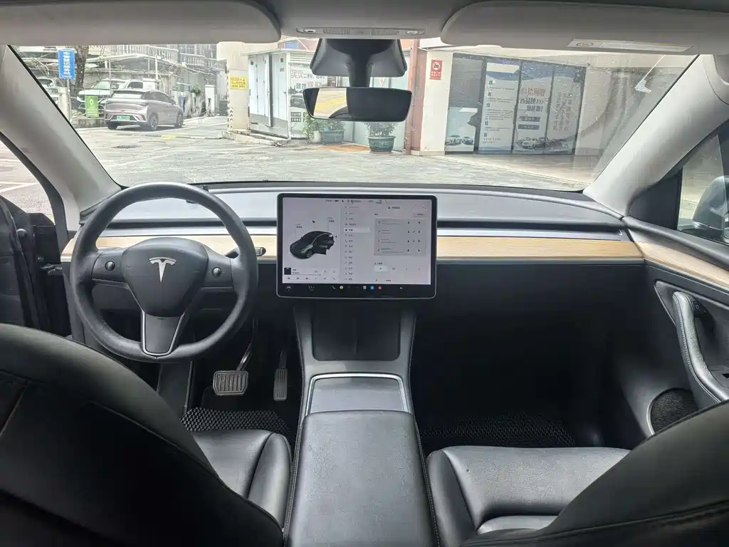 Tesla Model Y — фото 9