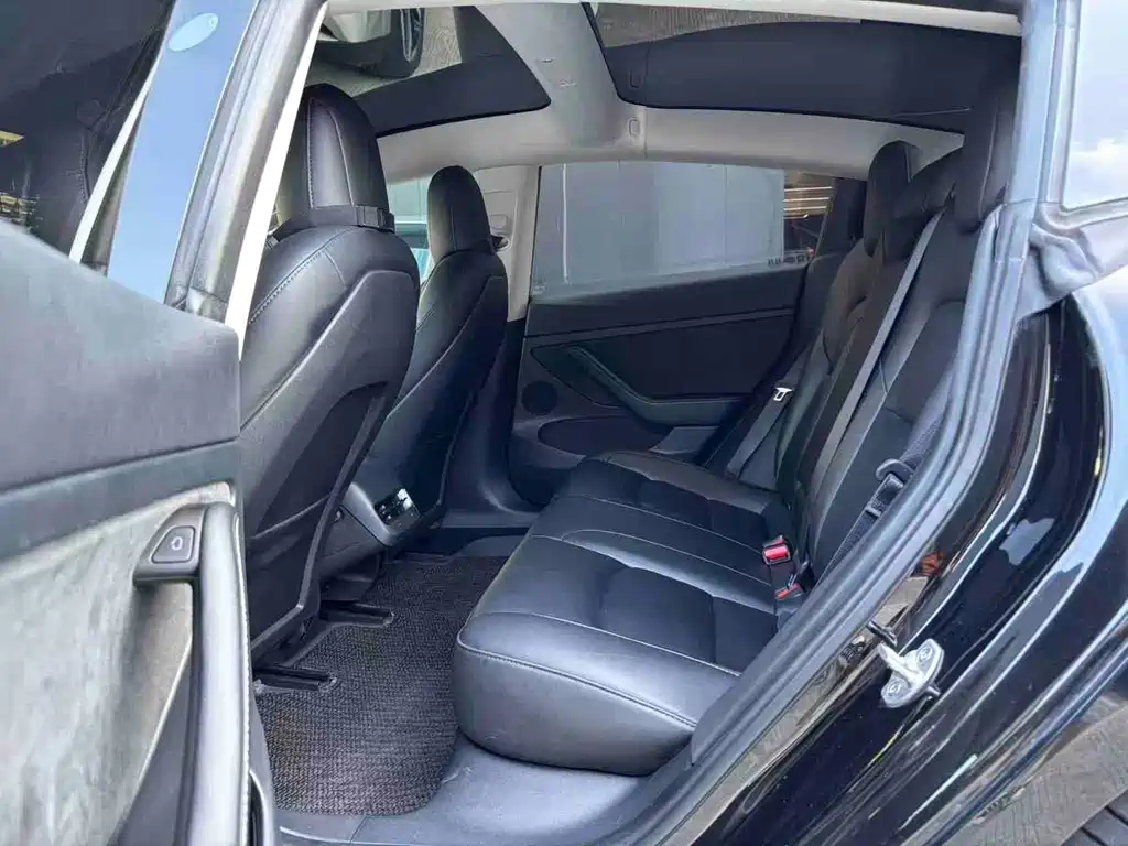 Tesla Model 3 — фото 4