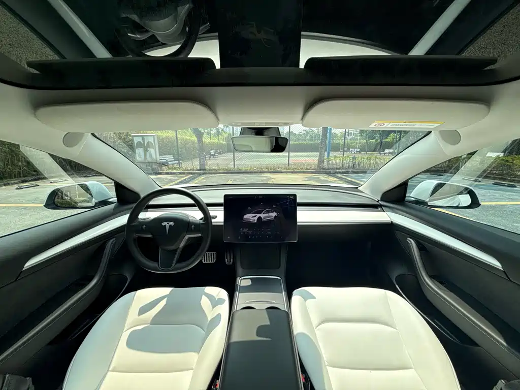 Tesla Model 3 — фото 7