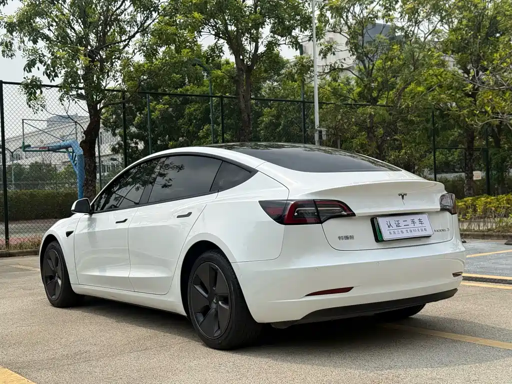Tesla Model 3 — фото 9