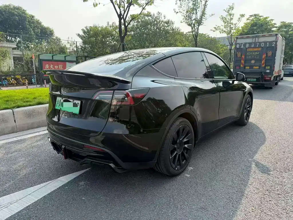 Tesla Model Y — фото 4