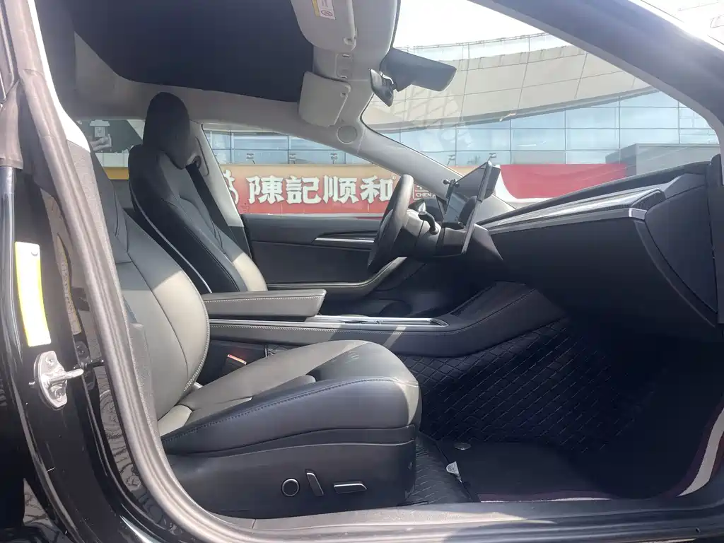 Tesla Model 3 — фото 11