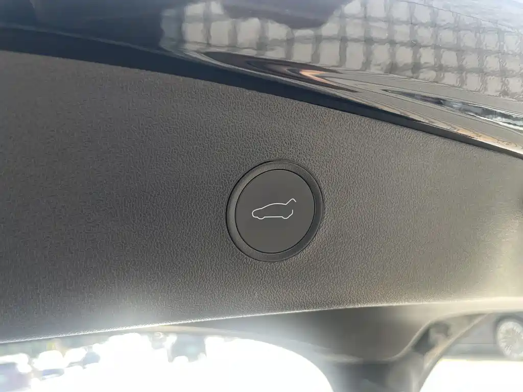 Tesla Model 3 — фото 17