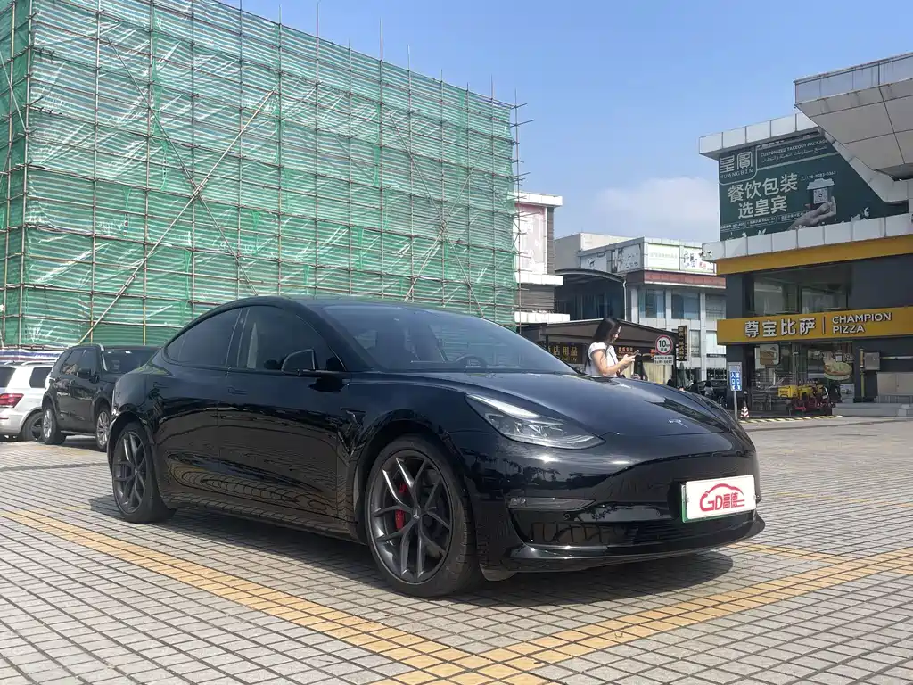 Tesla Model 3 — фото 3