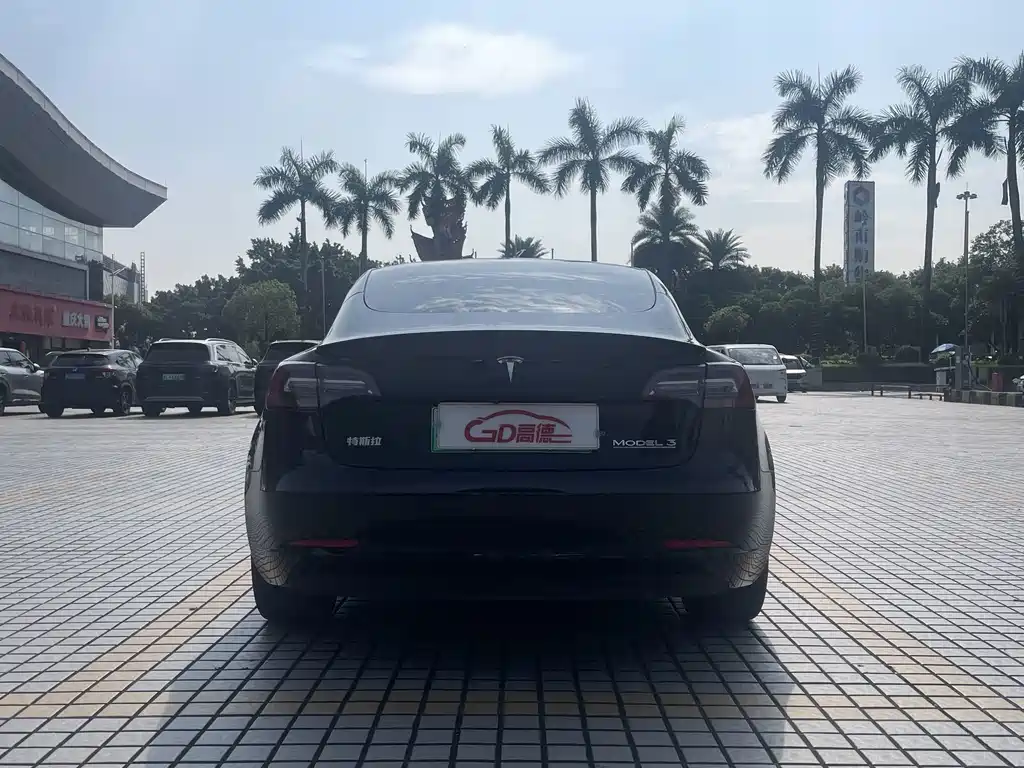 Tesla Model 3 — фото 7