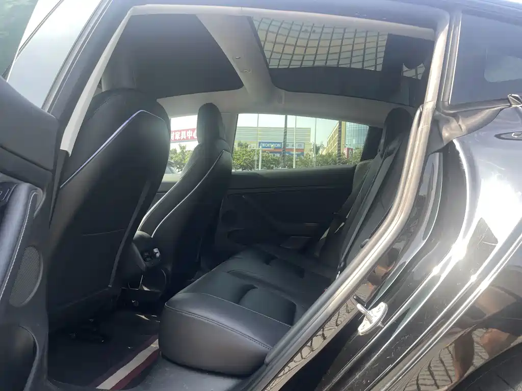 Tesla Model 3 — фото 10