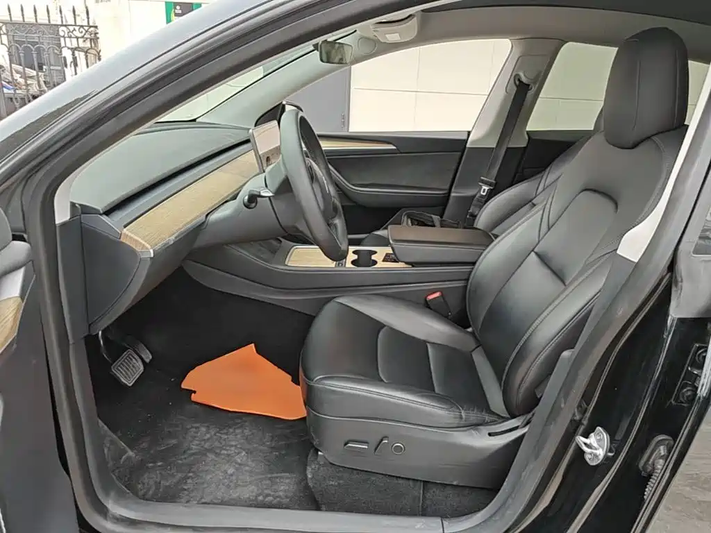 Tesla Model Y — фото 15