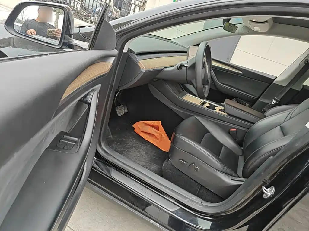 Tesla Model Y — фото 16