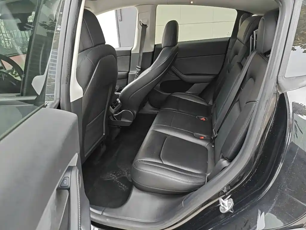 Tesla Model Y — фото 17
