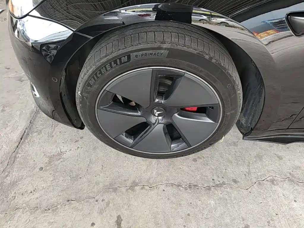 Tesla Model 3 — фото 23