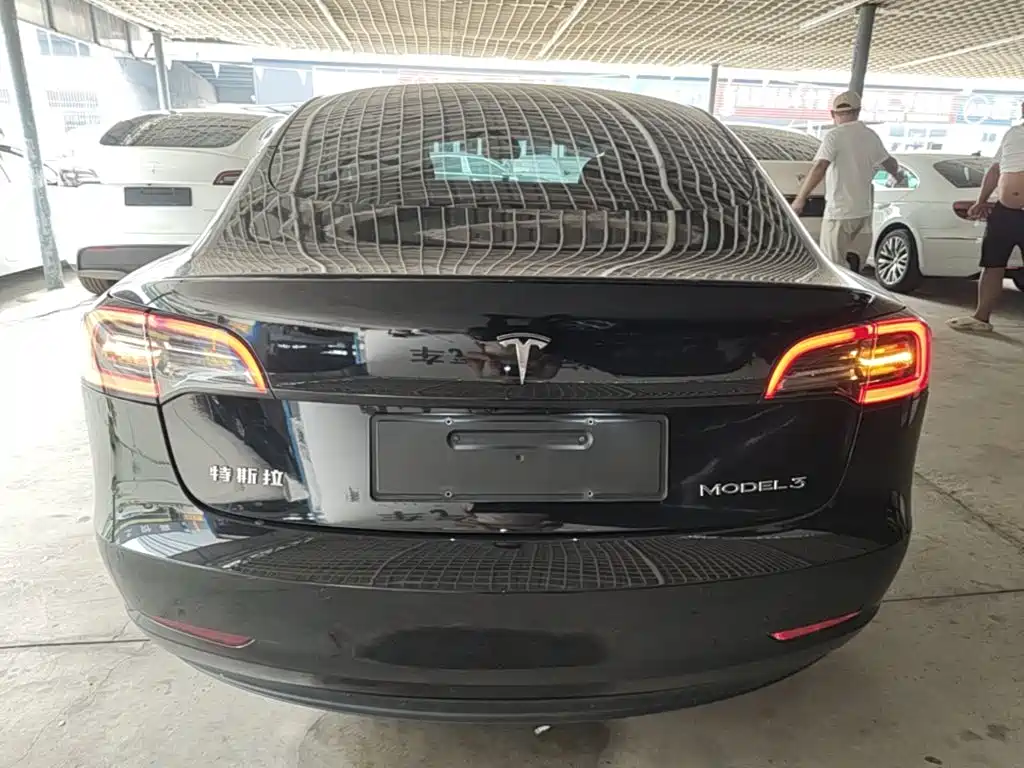 Tesla Model 3 — фото 6