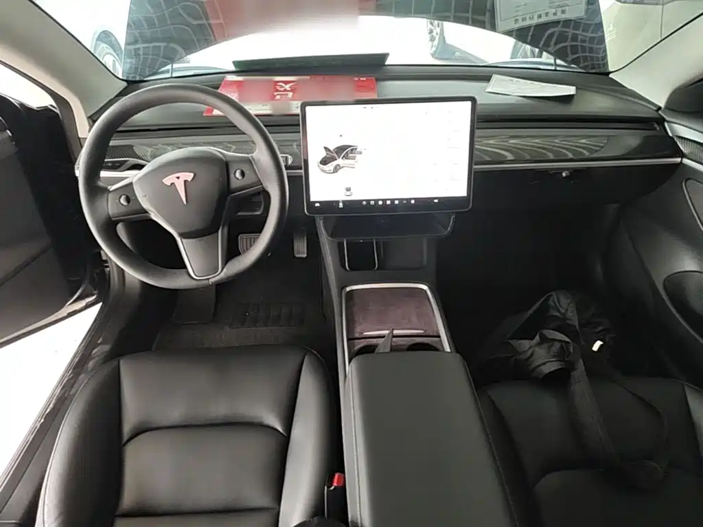 Tesla Model 3 — фото 10
