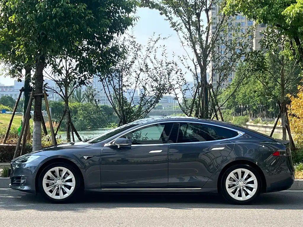 Tesla Model S — фото 3
