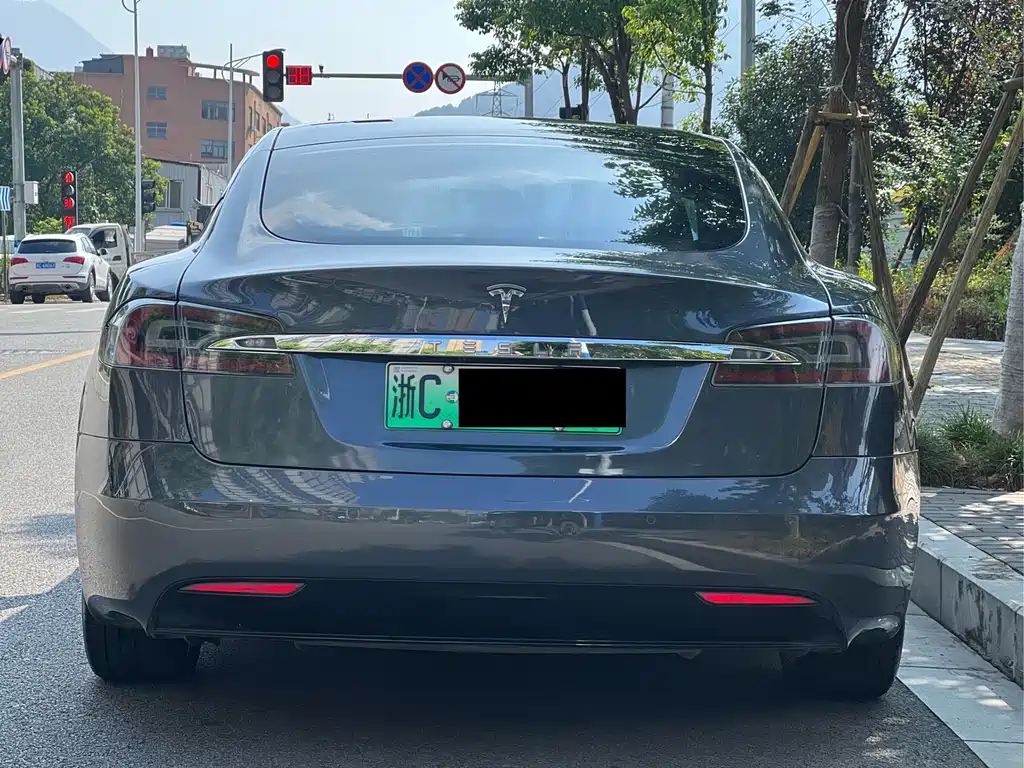 Tesla Model S — фото 4