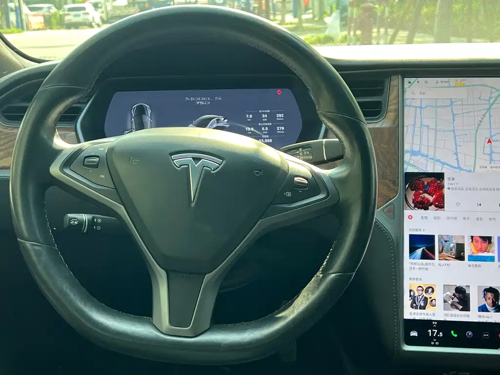 Tesla Model S — фото 6